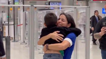 Momento en el que el pequeño Jojo Morales se reencuentra con su madre tras dos meses secuestrado.