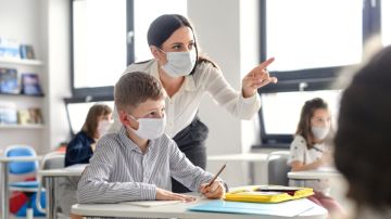 Tripledemia: Expertos de salud insisten en el uso de mascarillas ante el aumento de infecciones respiratorias
