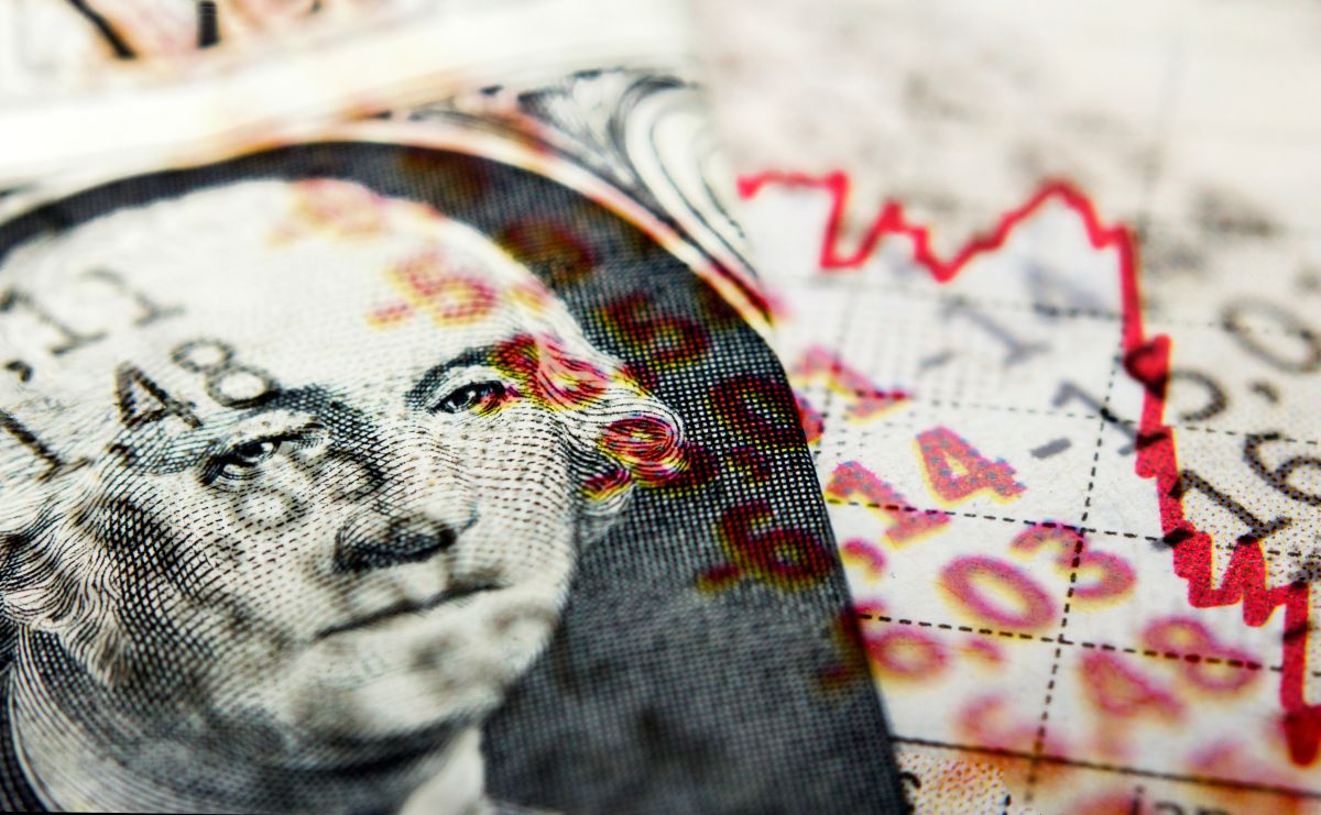 A medida que las empresas y los consumidores comienzan a dar marcha atrás en sus compras, las especulaciones sobre una posible recesión en el país cobran fuerza.  Esto podría tener un impacto en las decisiones de las personas que están a punto de jubilarse. 
