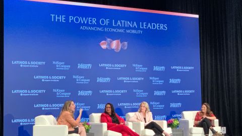 Líderes latinas Lucy Pérez, Jacqueline Martínez, Michelle Sobrino y Nelly Galán participan en la Cumbre del Instituto Aspen. (Cortesía)