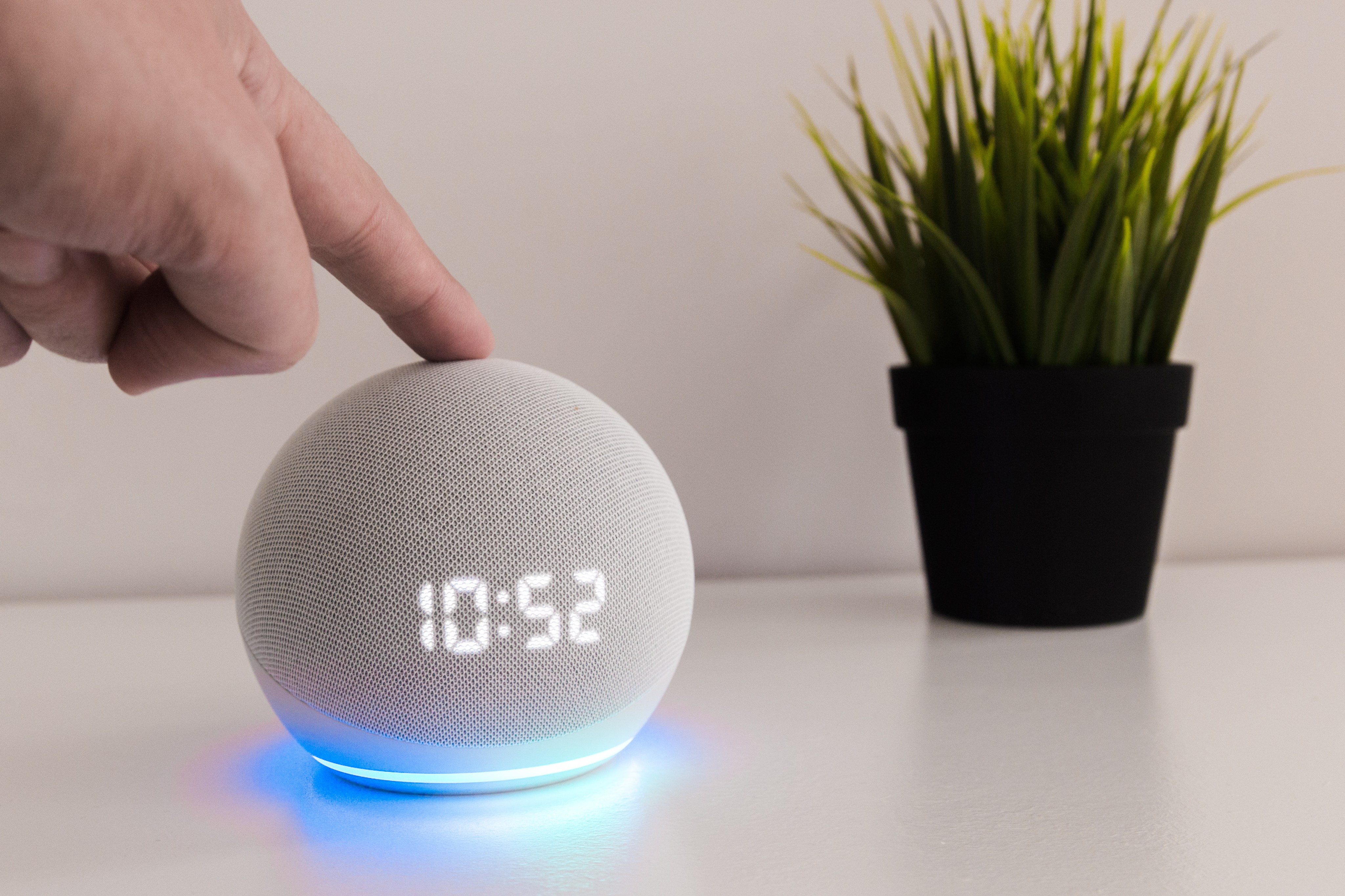 se adelanta al Black Friday con esta gran oferta en el altavoz  inteligente Echo Dot con Alexa