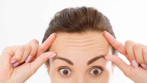 Estadounidenses notan que tienen signos de envejecimiento a los 42 años, según encuesta