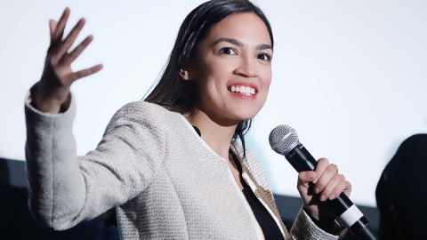 AOC contesta a González durante su discurso en el Congreso.