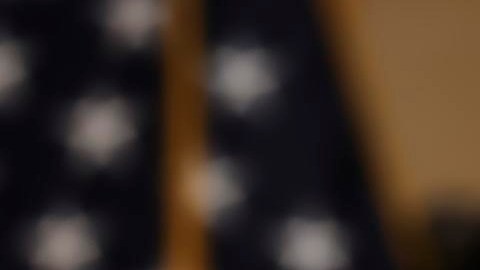 Adam Kinzinger dio un fuerte discurso como despedida del Congreso.