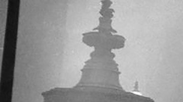La extraordinaria nube de esmog que cubrió Londres hace 70 años y que sumió a la ciudad en el caos y la oscuridad
