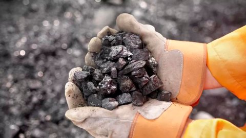 Los números que muestran que en 2022 se usó más carbón que nunca
