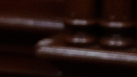 Dina Boluarte saluda tras ser juramentada como nueva presidenta del Perú.