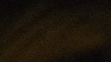 Dolores Huerta muestra su galardón "Estrella Hispana" durante la gala de la Fundación "We are all Humans",.