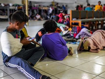 Los albergues en TIjuana están saturados con inmigrantes que esperan para pedir asilo.