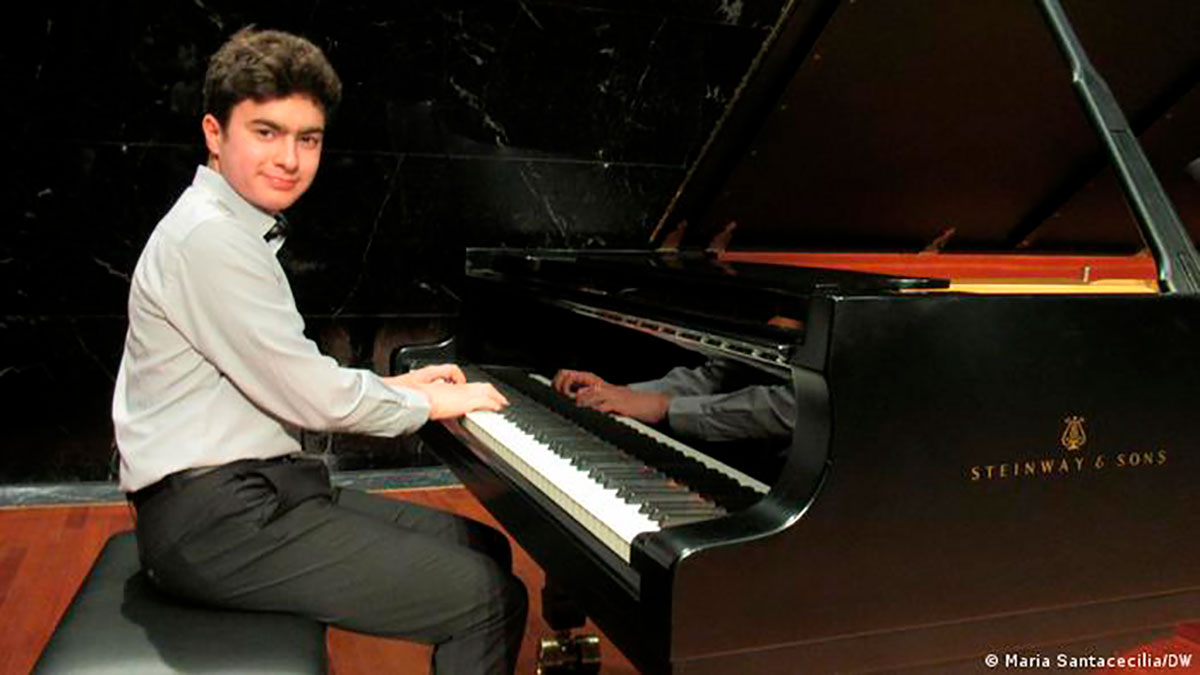 Mexicano de 14 años gana premio Beethoven Bonnensis y toca en la Beethovenhaus