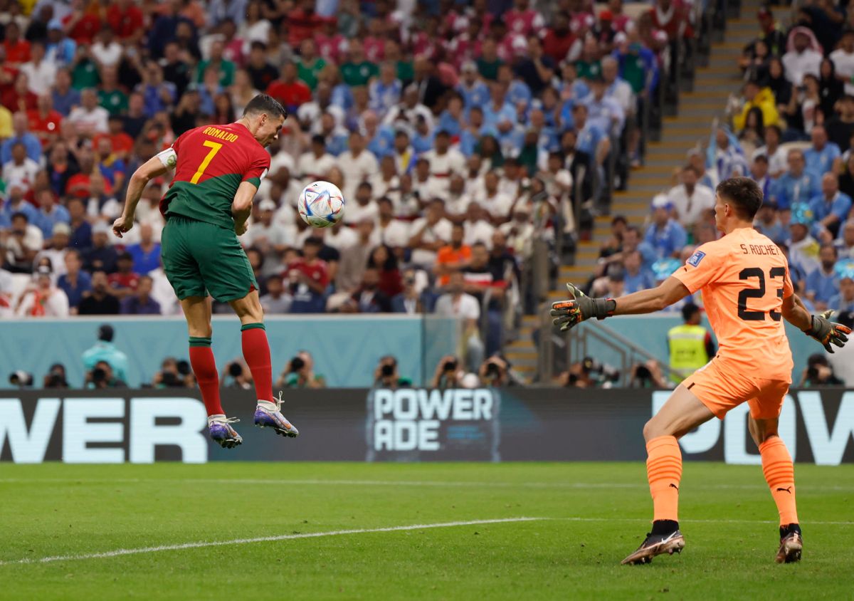 Cristiano Ronaldo lleva un gol en Qatar 2022.