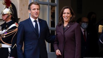 El presidente francés, Emmanuel Macron y la vicepresidenta de Estados Unidos, Kamala Harris.