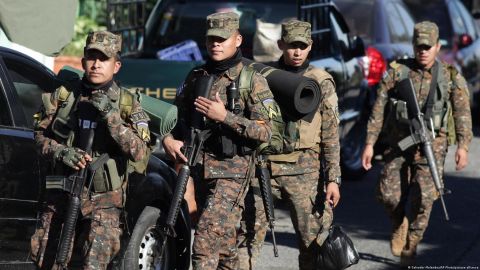 El Salvador: denuncian retención "arbitraria" de periodistas