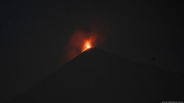 Volcán de Fuego entra en nueva fase eruptiva en Guatemala
