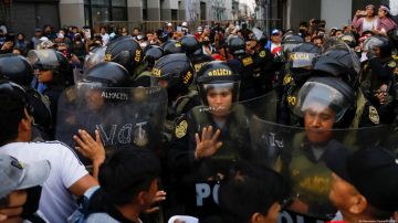 Protestas en Perú dejan dos manifestantes fallecidos