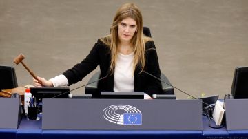 Parlamento Europeo destituye a vicepresidenta Eva Kaili en medio del escándalo de Qatar