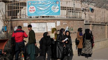 ONU insta a talibanes a revertir "terribles" restricciones impuestas a mujeres