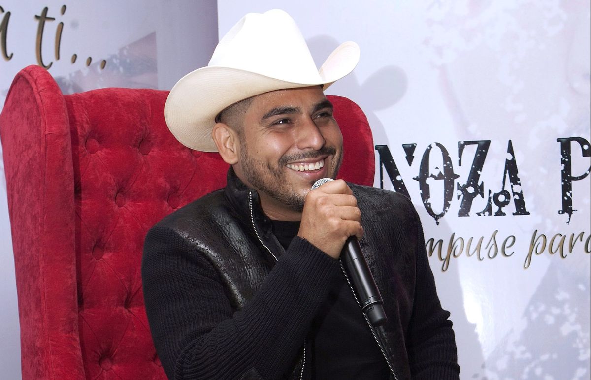 Espinoza Paz insists on convincing Luis Miguel to record a song for him ...