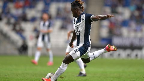 Aké Loba en su paso por el Monterrey.