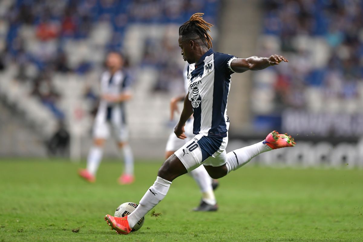 Aké Loba en su paso por el Monterrey.