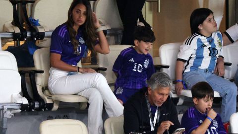 Antonela Roccuzzo en las tribunas apoyando a Argentina.