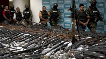 Los detenidos portaban chalecos antibalas y armas de uso exclusivo del ejército