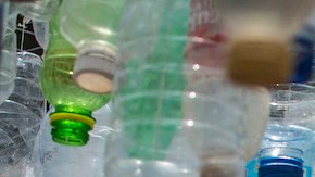 Botellas de plástico recicladas