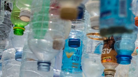 Botellas de plástico recicladas