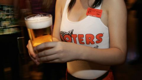 Camarera de Hooters acusada de asesinato ruega pagar la fianza con dinero obtenido en su cuenta de Onlyfans