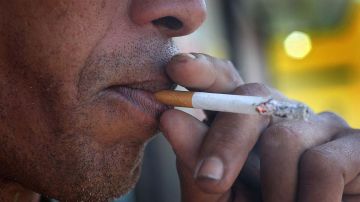 Los cigarros, el tabaco de pipa o cualquier otro producto de tabaco encendido queda prohibido en las playas de Miami Beach