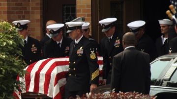 Comandante hispano condecorado de los SEAL de la Marina fue encontrado muerto en su casa de California