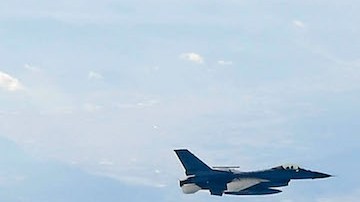 EEUU despliega bombarderos y aviones furtivos