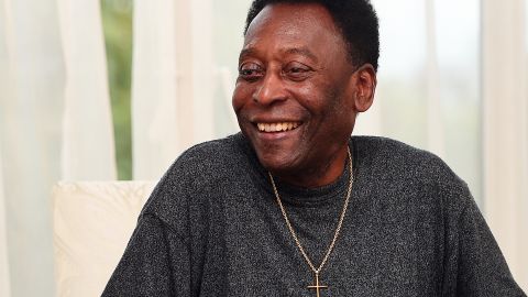 El Rei Pelé envía un mensaje de calma a sus fanáticos.