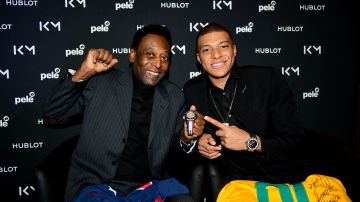 El Rey Pelé junto a Kylian Mbappé.
