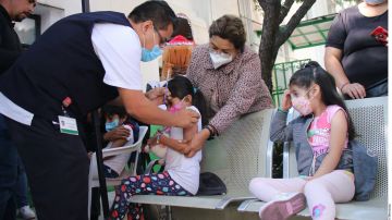 Tripledemia se ensaña con niños en México
