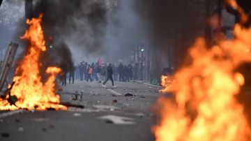 Estalla violencia en París durante protesta kurda