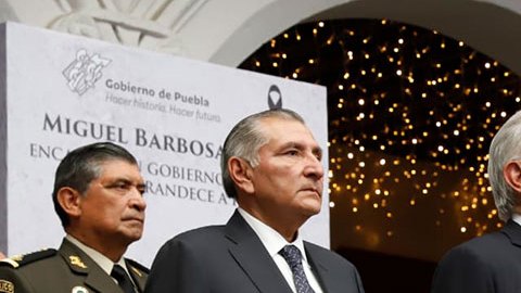 AMLO encabeza homenaje al gobernador de Puebla Miguel Barbosa a quien calificó como “luchador por la democracia”