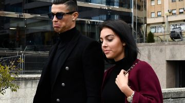 Cristiano Ronaldo asistiendo al juzgado por un caso de evasión de impuestos y en compañía de Georgina Rodríguez.