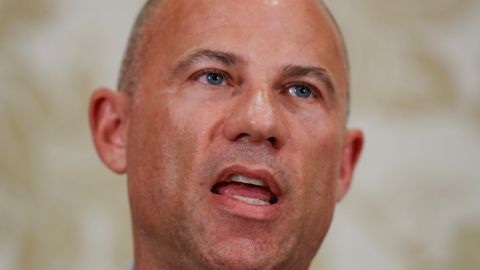 Michael Avenatti, antiguo enemigo de Trump, condenado a 14 años en caso de fraude en California