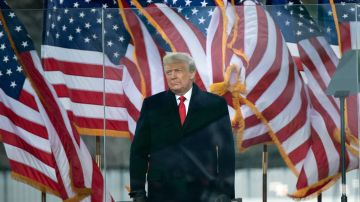 El presidente Donald Trump se dirige a sus seguidores cerca de la Casa Blanca el 6 de enero de 2021.