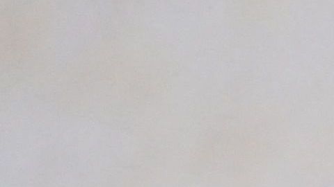 La actriz estadounidense-ucraniana Milla Jovovich llega el 26 de mayo de 2022 para asistir a la gala anual de amfAR Cinema Against AIDS Cannes