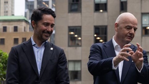 Yon de Luisa, presidente de la FMF, junto al presidente de la FIFA, Gianni Infantino.