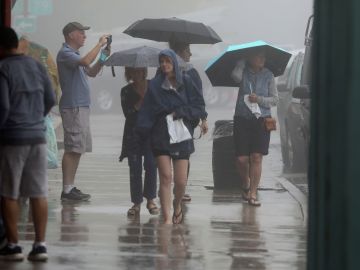 Lluvia y tormentas provocadas por río atmosférico traen alivio a zonas de sequía en California, pero con cortes de electricidad