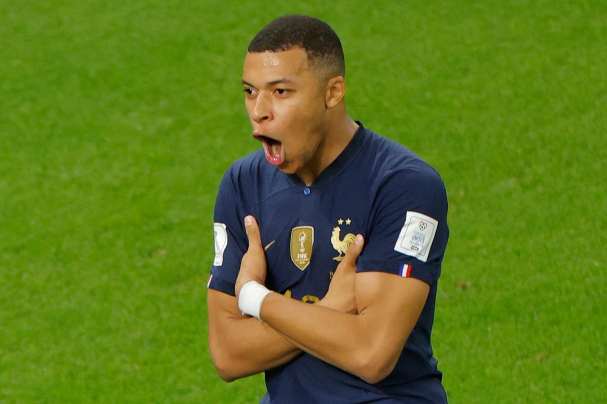 Kylian Mbappé hides beer logo after France’s triumph against Poland in Qatar 2022