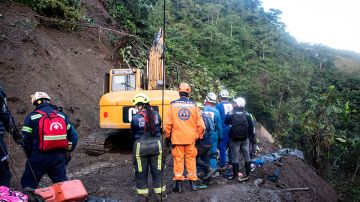 Deslizamiento de tierra sepulta camión en Colombia y deja más de 20 muertos