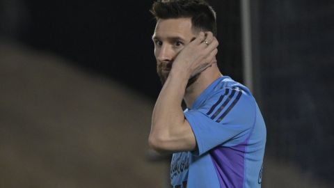 Diputada propone declarar a Lionel Messi persona non grata en México tras "patear" playera del Tri