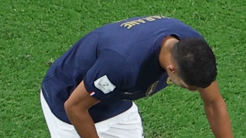 Árbitro mexicano César Ramos en Qatar 2022.