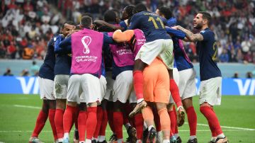 Selección de Francia celebrando gol en Qatar 2022.