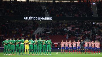 En el Atlético de Madrid vs. Elche se guardó un minuto de silencio en honor a "O Rei".
