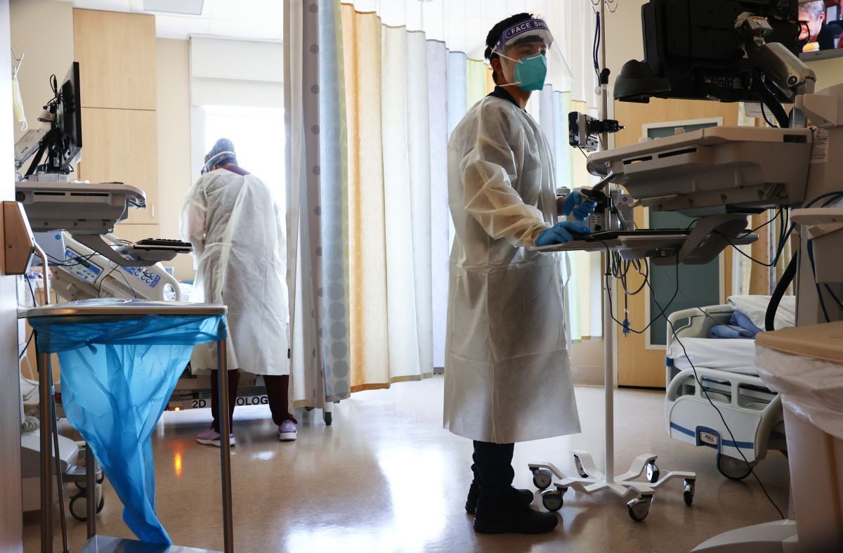 En el Condado de Los Ángeles se reportan 1,270 pacientes hospitalizados por COVID.